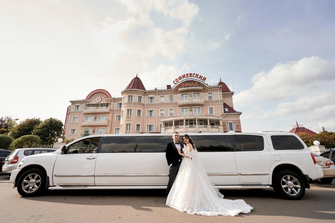 Sofievsky Posad Hotel Kyiv Exterior photo