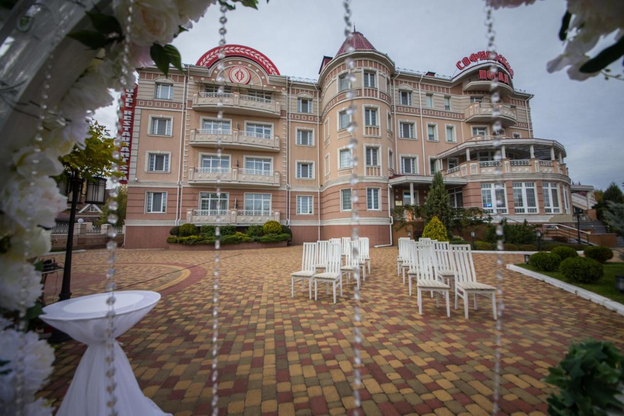 Sofievsky Posad Hotel Kyiv Exterior photo